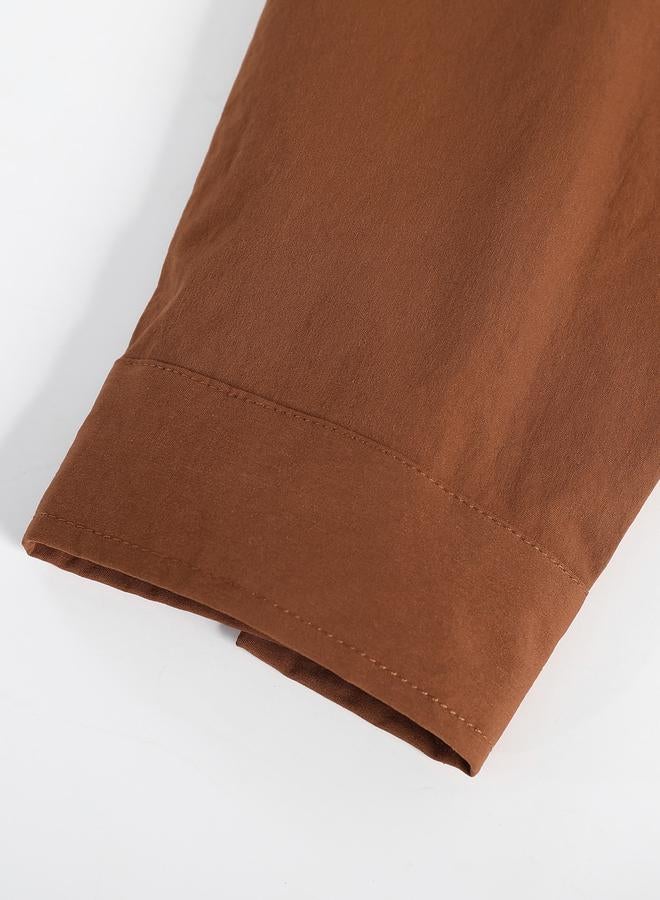 تايك تو طقم جاكيت بأزرار وتفاصيل جيوب وبنطلون برباط - Image 4